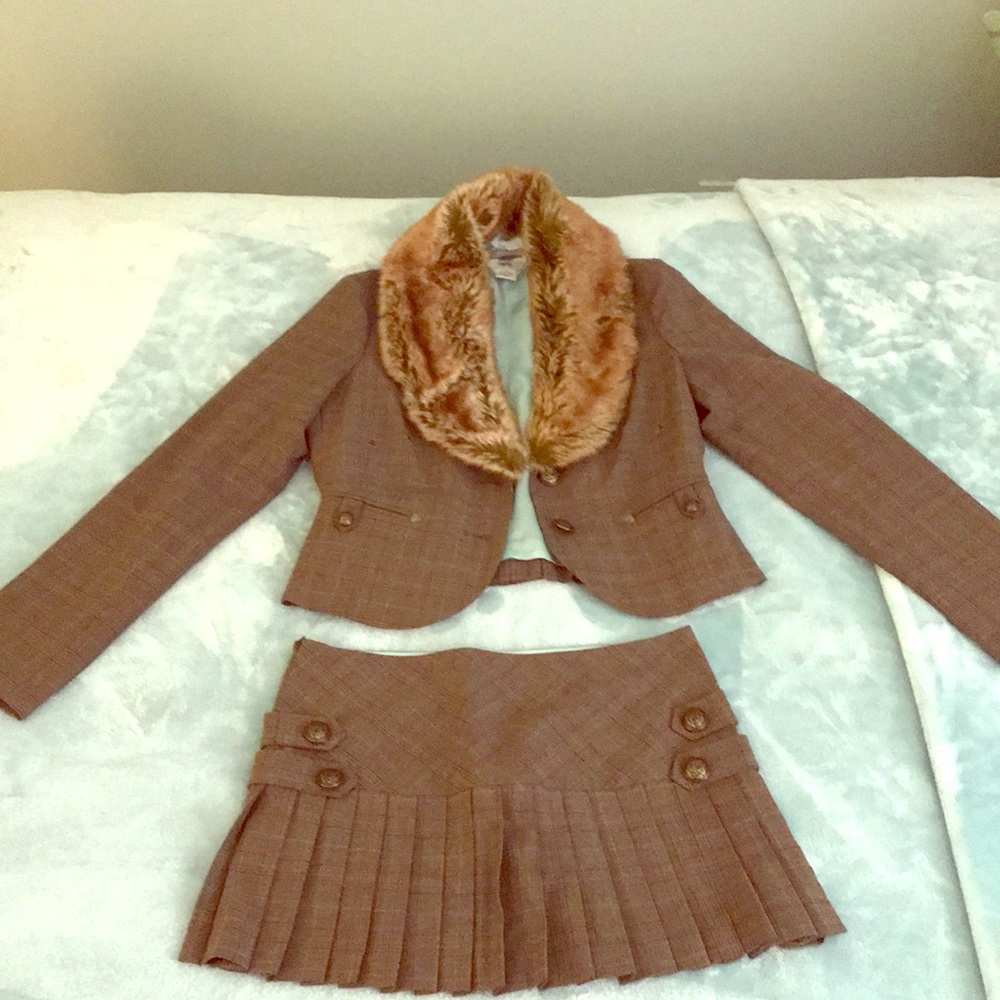 Beautiful two piece guess outfit
